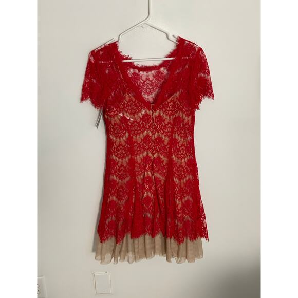 Betsy‎ & Adam Red Lace with Nude Contrast Dress - Picture 5 of 7